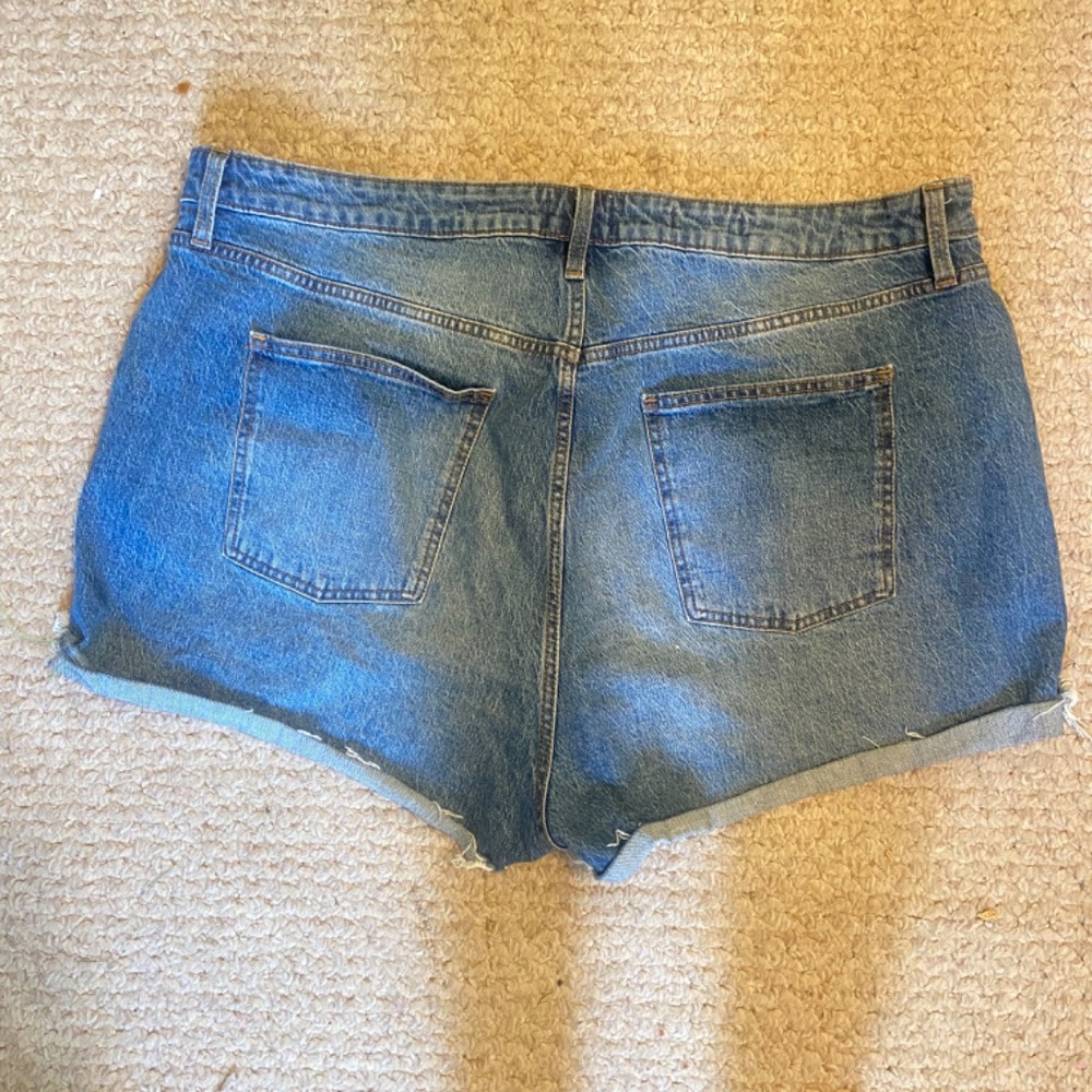 Universal Thread Denim Shorts - Picture 2 of 4